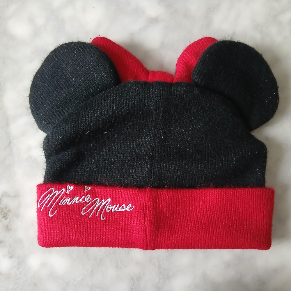 Tokyo Disney Minnie Mouse Black and Red Knit Hat